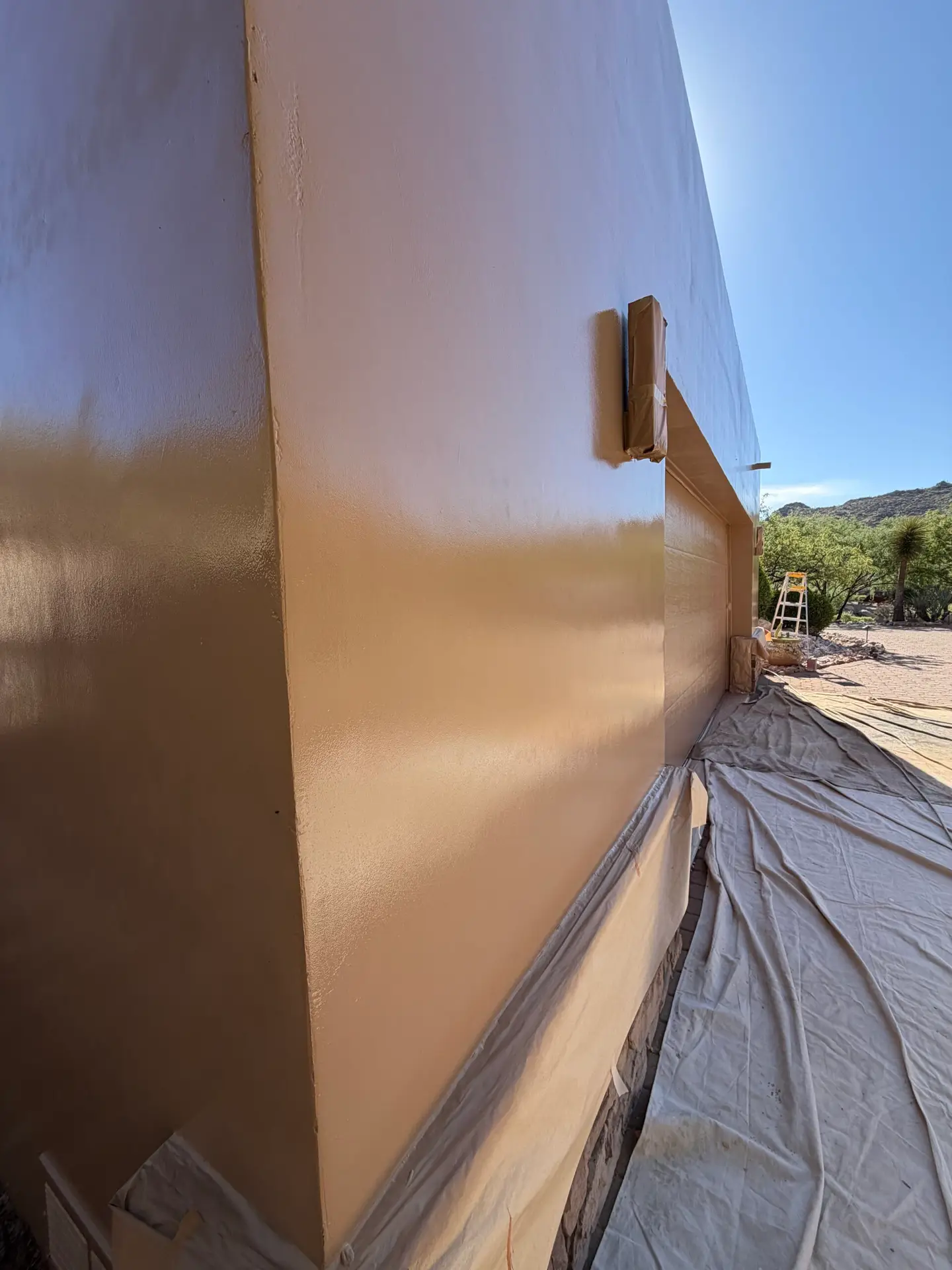 Making sure to keep a wet edge when spraying